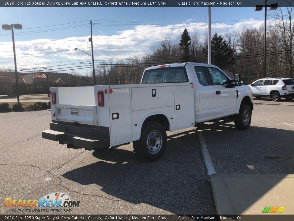 2020 Ford F250 Super Duty XL Crew Cab 4x4 Chassis Oxford White / Medium Earth Gray Photo #6