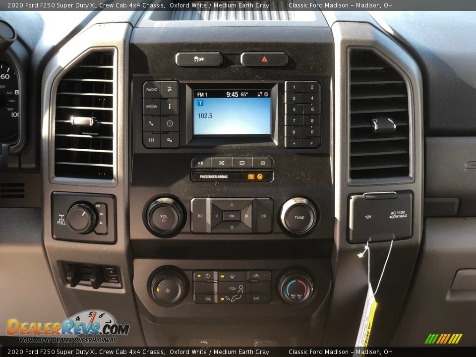 2020 Ford F250 Super Duty XL Crew Cab 4x4 Chassis Oxford White / Medium Earth Gray Photo #12