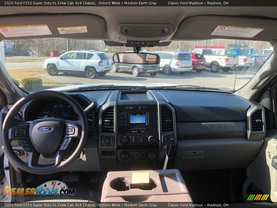 2020 Ford F250 Super Duty XL Crew Cab 4x4 Chassis Oxford White / Medium Earth Gray Photo #13