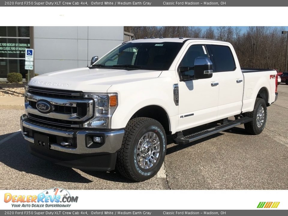 Front 3/4 View of 2020 Ford F350 Super Duty XLT Crew Cab 4x4 Photo #2