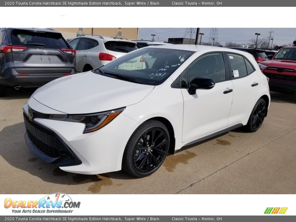 Front 3/4 View of 2020 Toyota Corolla Hatchback SE Nightshade Edition Hatchback Photo #1