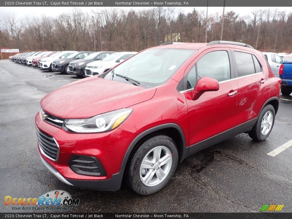 Front 3/4 View of 2020 Chevrolet Trax LT Photo #1