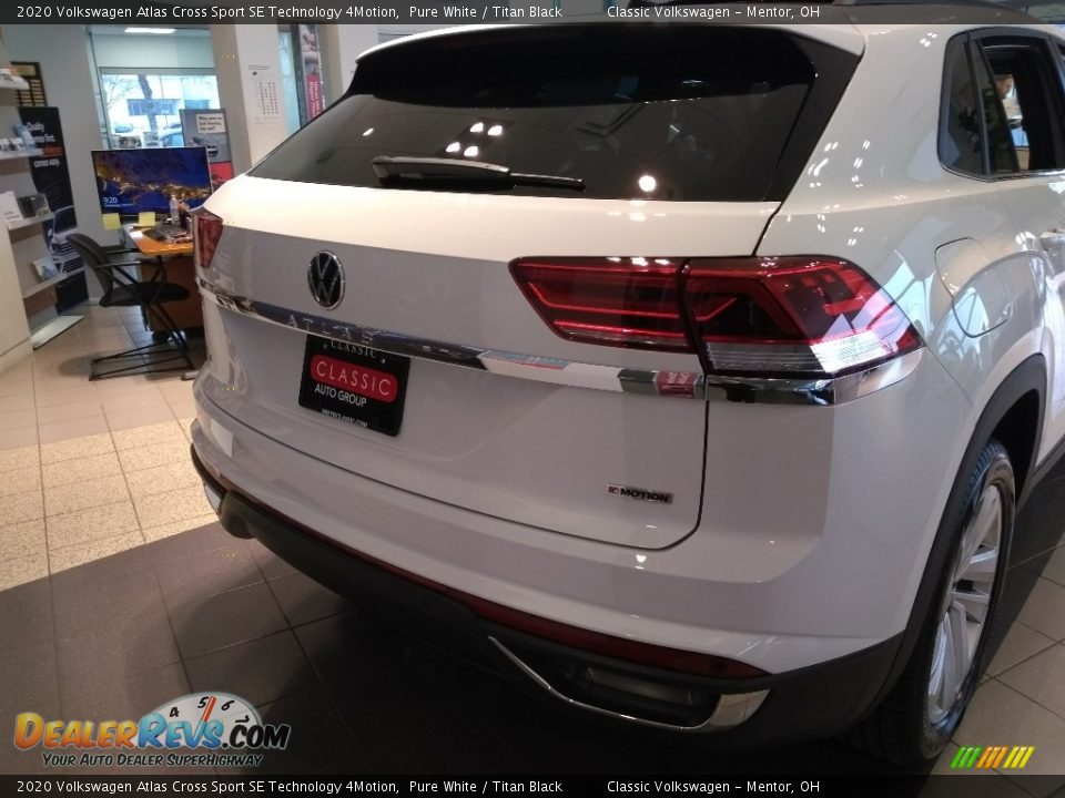 2020 Volkswagen Atlas Cross Sport SE Technology 4Motion Pure White / Titan Black Photo #2