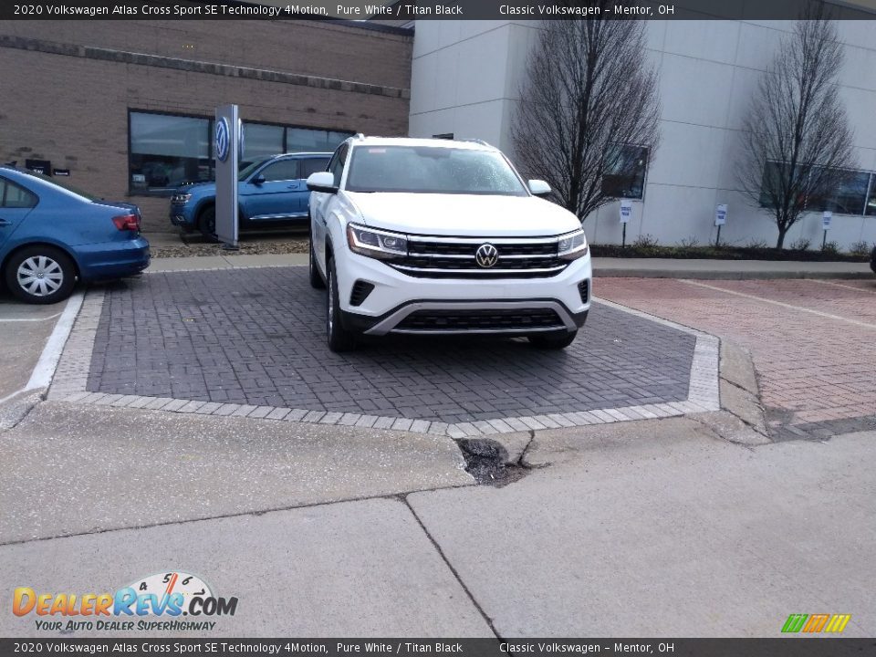 2020 Volkswagen Atlas Cross Sport SE Technology 4Motion Pure White / Titan Black Photo #1