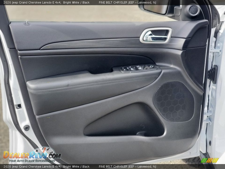2020 Jeep Grand Cherokee Laredo E 4x4 Bright White / Black Photo #11