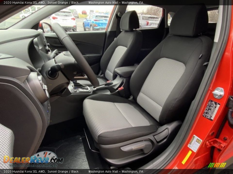 Front Seat of 2020 Hyundai Kona SEL AWD Photo #11