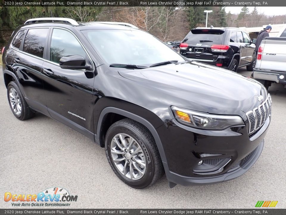 Front 3/4 View of 2020 Jeep Cherokee Latitude Plus Photo #7