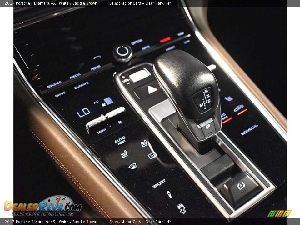 2017 Porsche Panamera 4S Shifter Photo #23