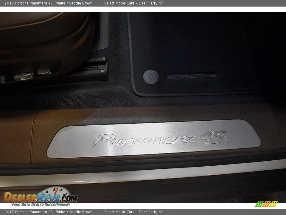 2017 Porsche Panamera 4S Logo Photo #25