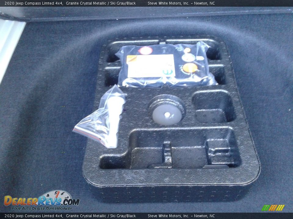 2020 Jeep Compass Limted 4x4 Granite Crystal Metallic / Ski Gray/Black Photo #15
