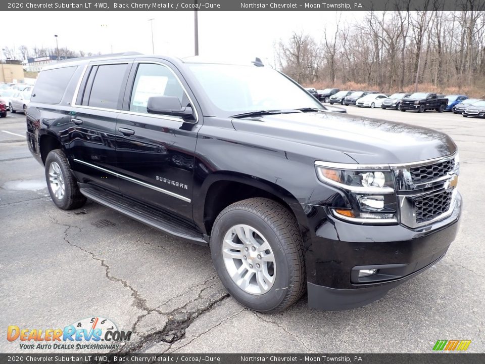 Front 3/4 View of 2020 Chevrolet Suburban LT 4WD Photo #7