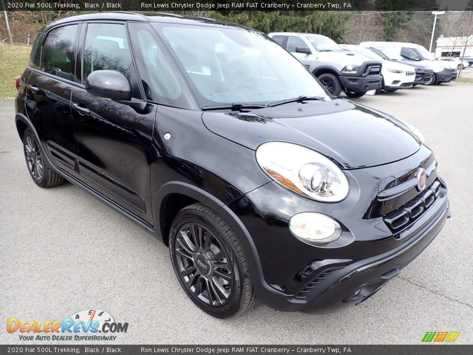 Front 3/4 View of 2020 Fiat 500L Trekking Photo #7