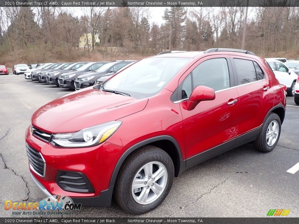 Front 3/4 View of 2020 Chevrolet Trax LT AWD Photo #1