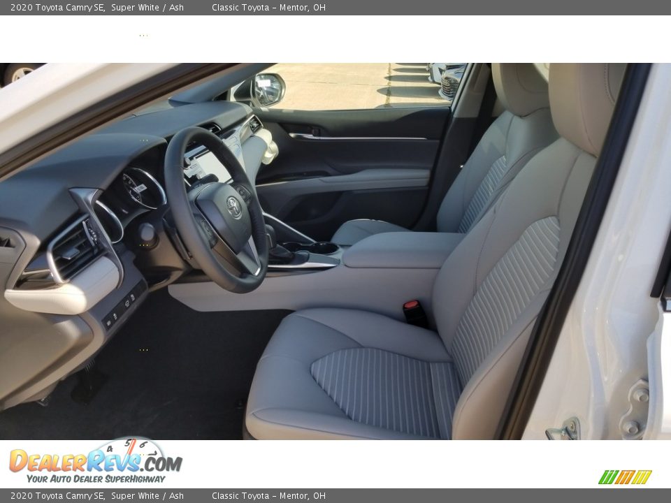 2020 Toyota Camry SE Super White / Ash Photo #2