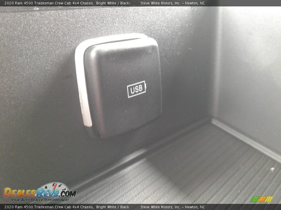 2020 Ram 4500 Tradesman Crew Cab 4x4 Chassis Bright White / Black Photo #24
