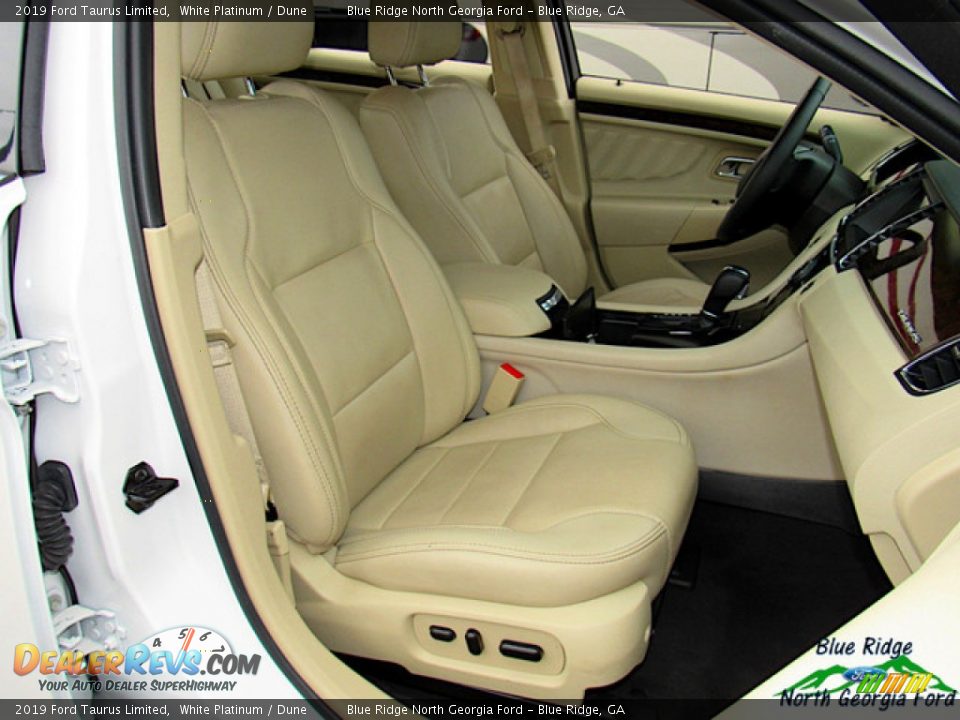 2019 Ford Taurus Limited White Platinum / Dune Photo #11