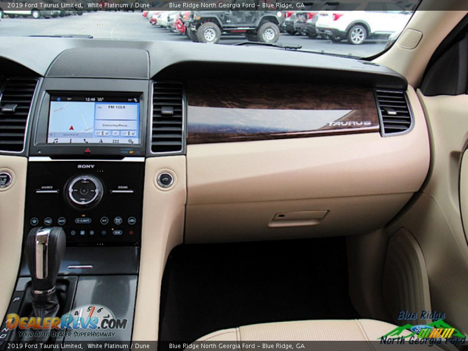 2019 Ford Taurus Limited White Platinum / Dune Photo #16