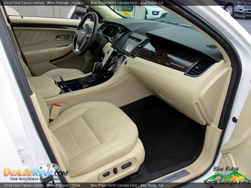 2019 Ford Taurus Limited White Platinum / Dune Photo #28