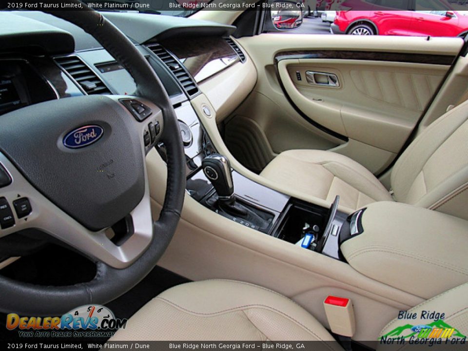 2019 Ford Taurus Limited White Platinum / Dune Photo #30