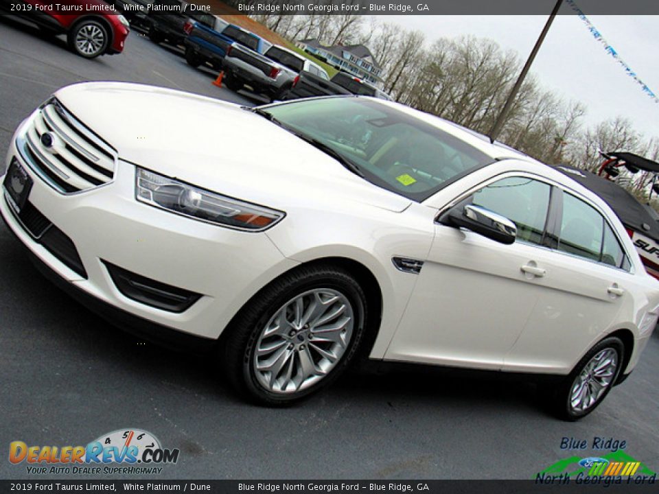 2019 Ford Taurus Limited White Platinum / Dune Photo #31