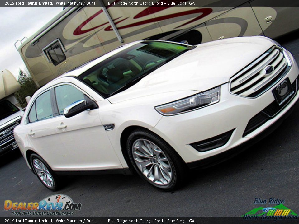 2019 Ford Taurus Limited White Platinum / Dune Photo #32
