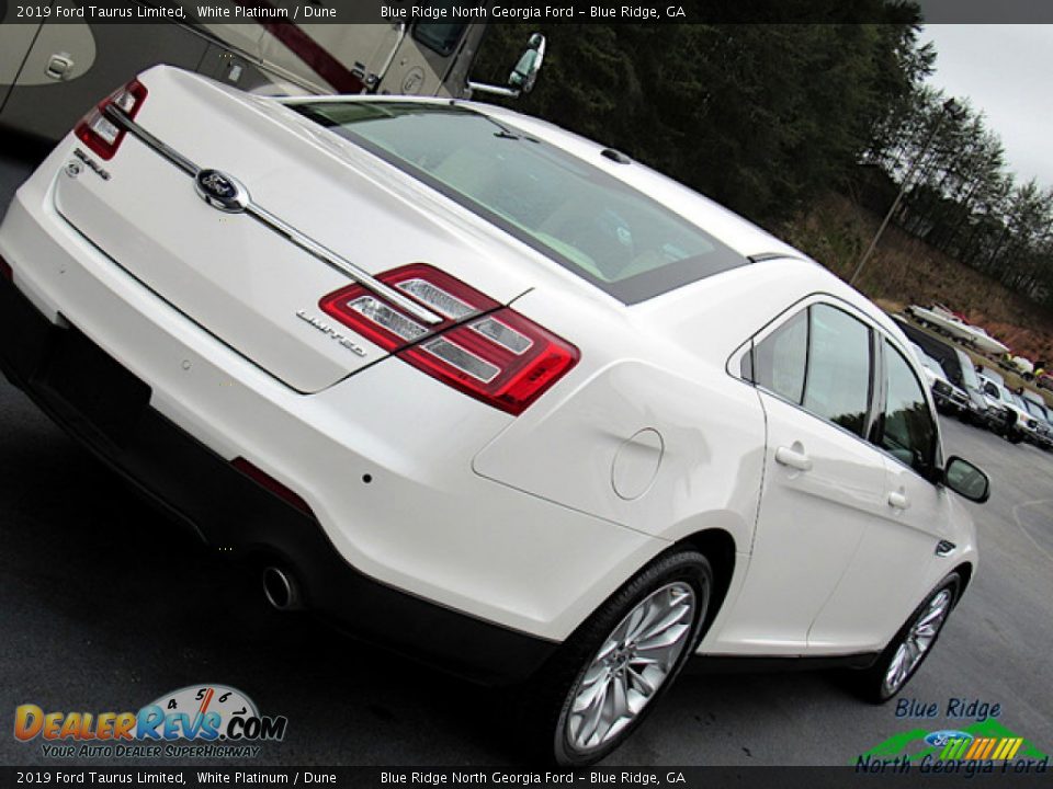 2019 Ford Taurus Limited White Platinum / Dune Photo #33