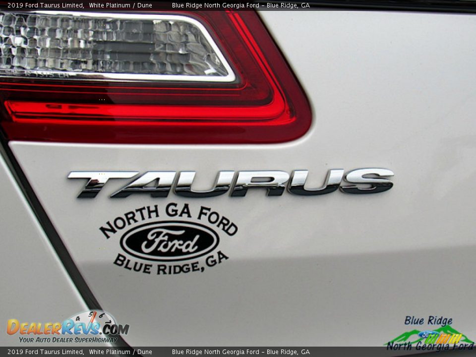 2019 Ford Taurus Limited White Platinum / Dune Photo #35