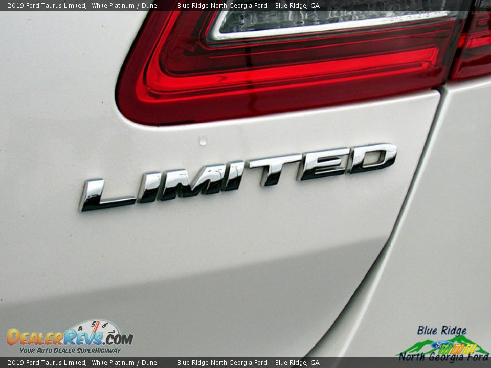 2019 Ford Taurus Limited White Platinum / Dune Photo #36