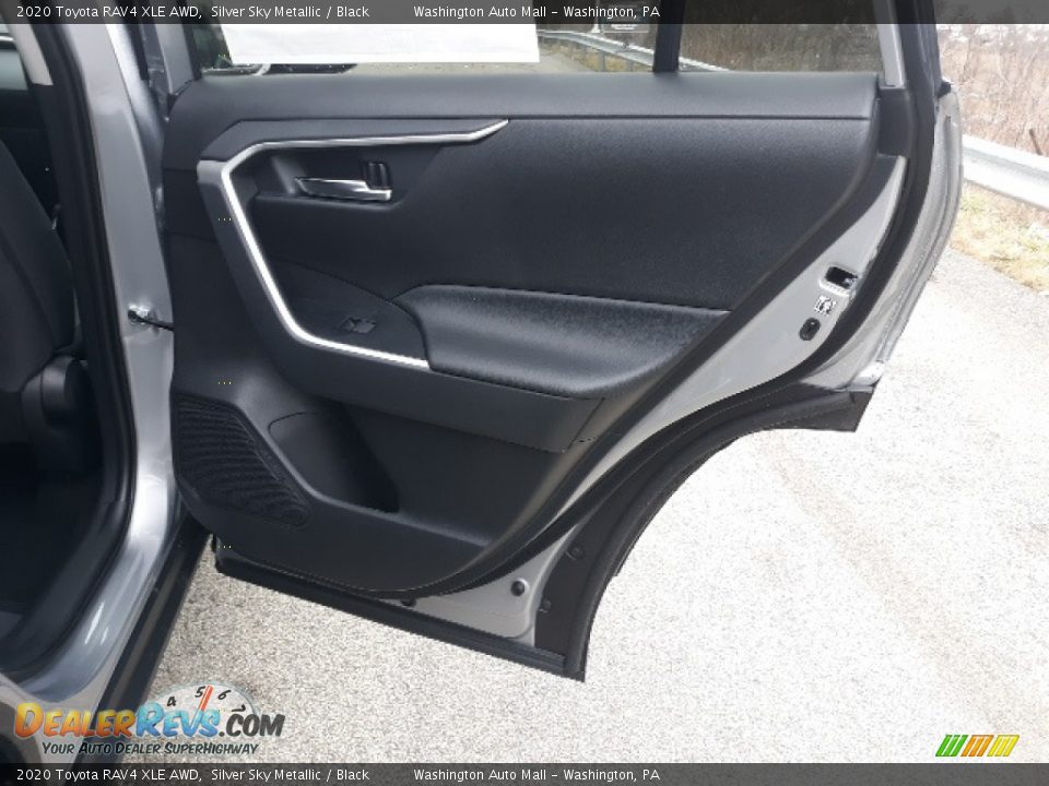 2020 Toyota RAV4 XLE AWD Silver Sky Metallic / Black Photo #34