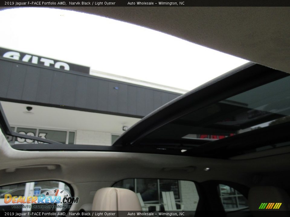 2019 Jaguar F-PACE Portfolio AWD Narvik Black / Light Oyster Photo #11