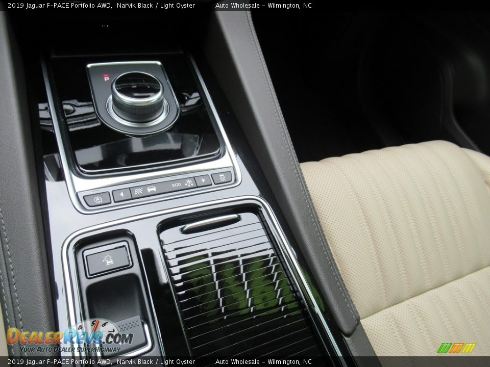 2019 Jaguar F-PACE Portfolio AWD Narvik Black / Light Oyster Photo #19