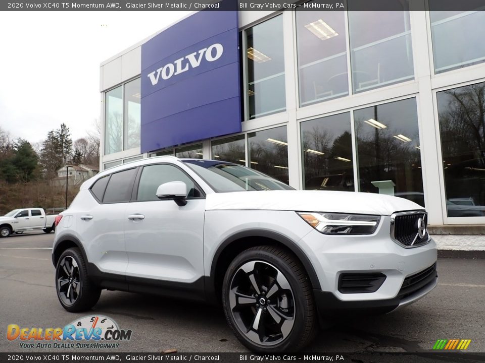 Front 3/4 View of 2020 Volvo XC40 T5 Momentum AWD Photo #1