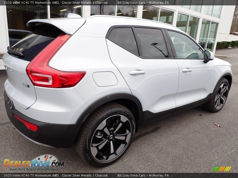 2020 Volvo XC40 T5 Momentum AWD Glacier Silver Metallic / Charcoal Photo #2