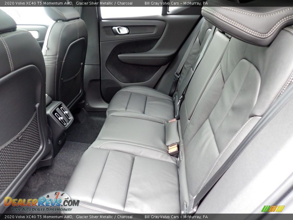 2020 Volvo XC40 T5 Momentum AWD Glacier Silver Metallic / Charcoal Photo #8