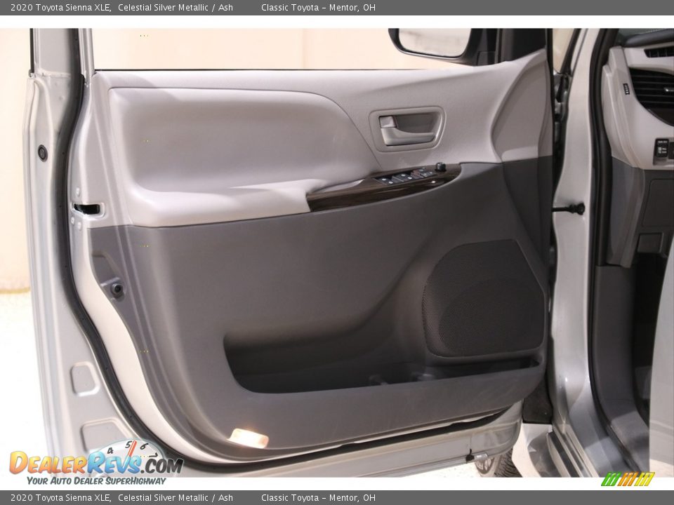 2020 Toyota Sienna XLE Celestial Silver Metallic / Ash Photo #4