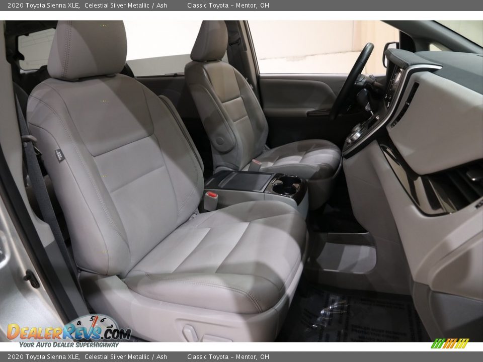 2020 Toyota Sienna XLE Celestial Silver Metallic / Ash Photo #13
