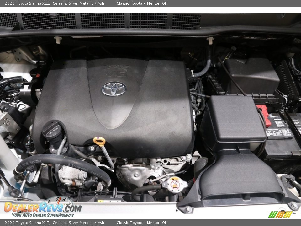 2020 Toyota Sienna XLE Celestial Silver Metallic / Ash Photo #18