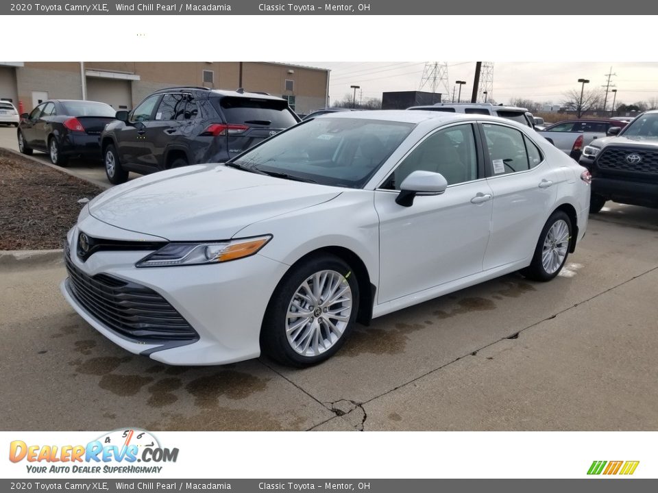 2020 Toyota Camry XLE Wind Chill Pearl / Macadamia Photo #1