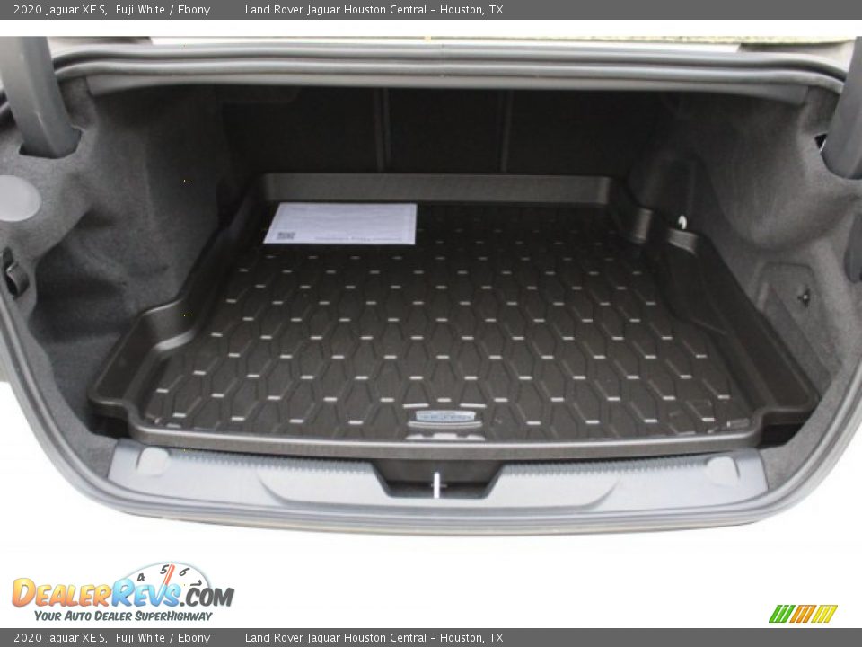 2020 Jaguar XE S Fuji White / Ebony Photo #28