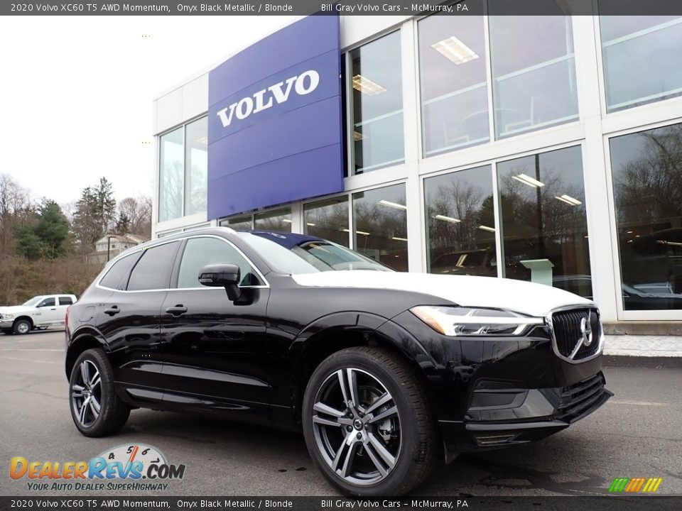 Front 3/4 View of 2020 Volvo XC60 T5 AWD Momentum Photo #1