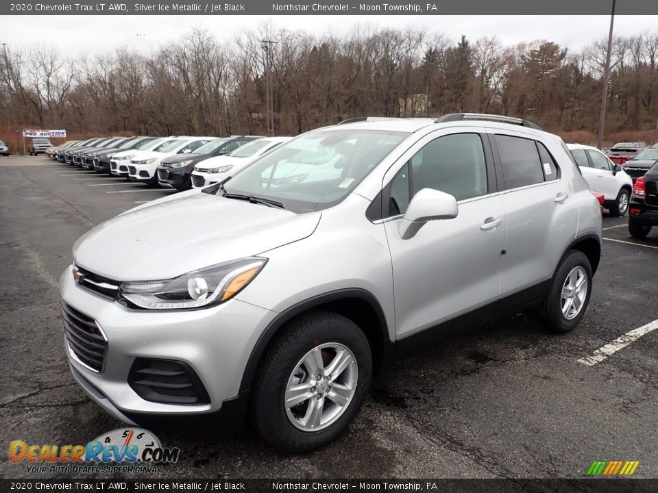 Front 3/4 View of 2020 Chevrolet Trax LT AWD Photo #1