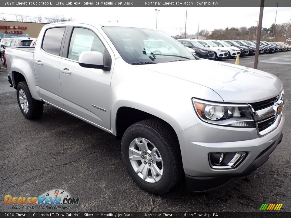 Front 3/4 View of 2020 Chevrolet Colorado LT Crew Cab 4x4 Photo #7