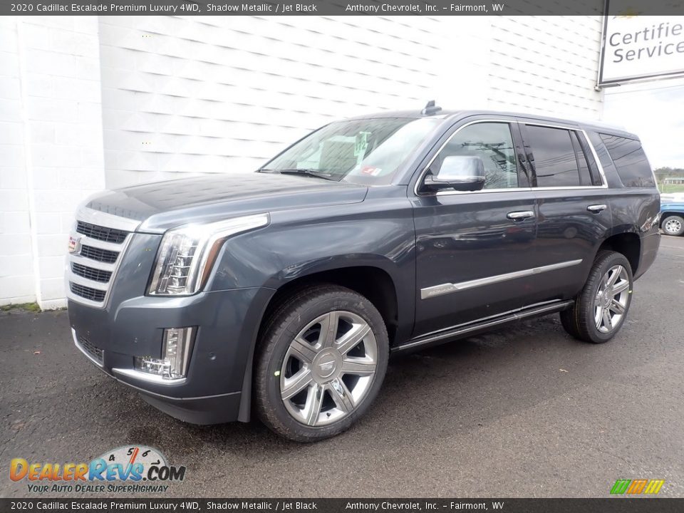 Front 3/4 View of 2020 Cadillac Escalade Premium Luxury 4WD Photo #2