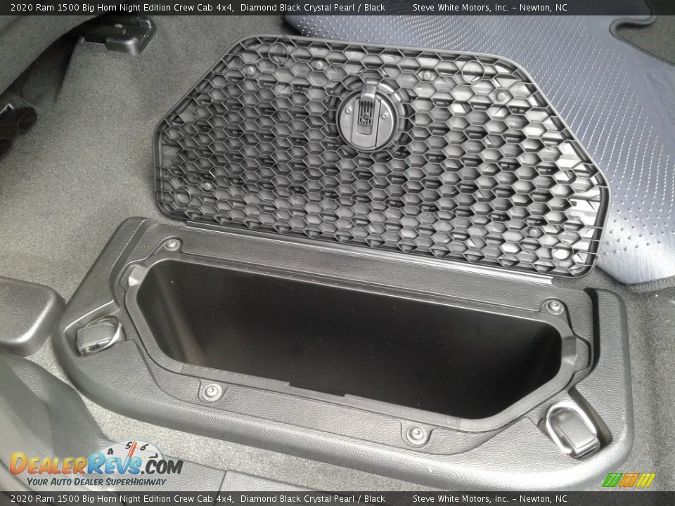 2020 Ram 1500 Big Horn Night Edition Crew Cab 4x4 Diamond Black Crystal Pearl / Black Photo #17