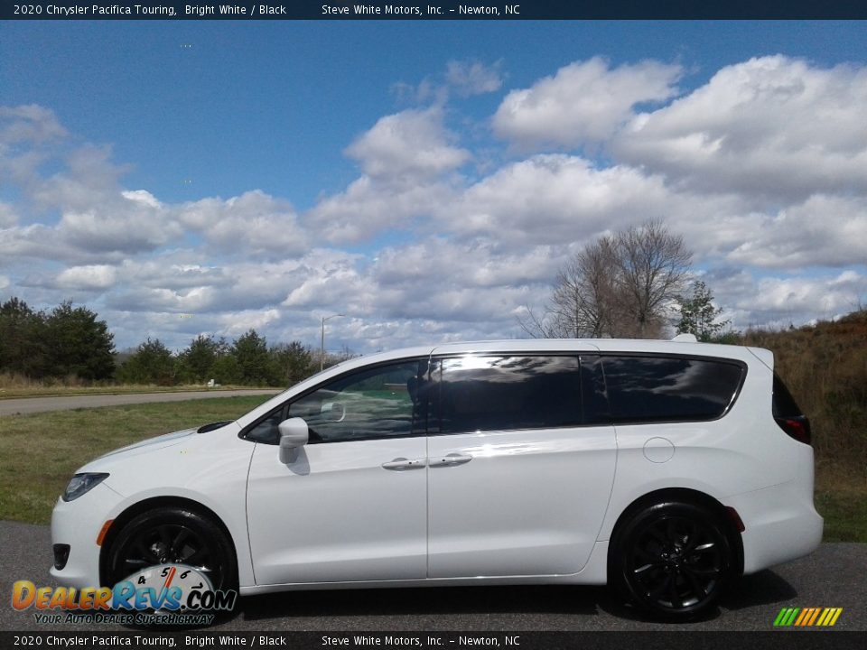 2020 Chrysler Pacifica Touring Bright White / Black Photo #1