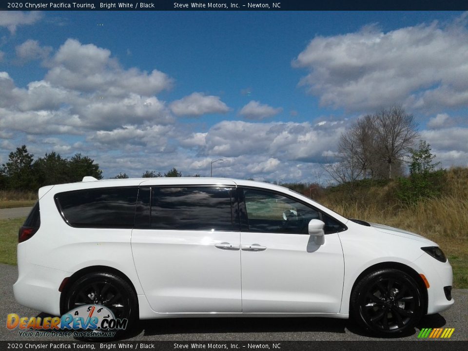 2020 Chrysler Pacifica Touring Bright White / Black Photo #5