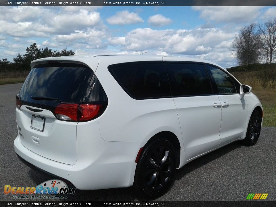 2020 Chrysler Pacifica Touring Bright White / Black Photo #6