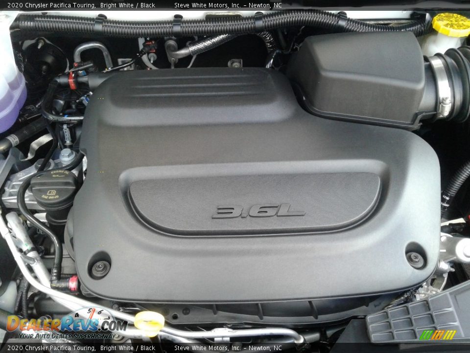 2020 Chrysler Pacifica Touring Bright White / Black Photo #9