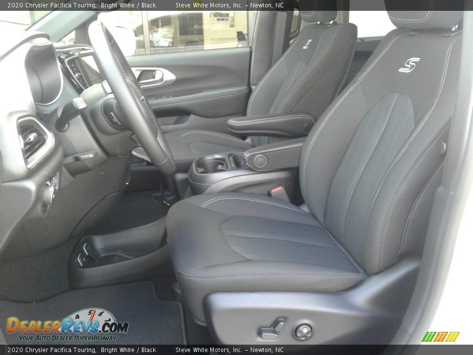 2020 Chrysler Pacifica Touring Bright White / Black Photo #10