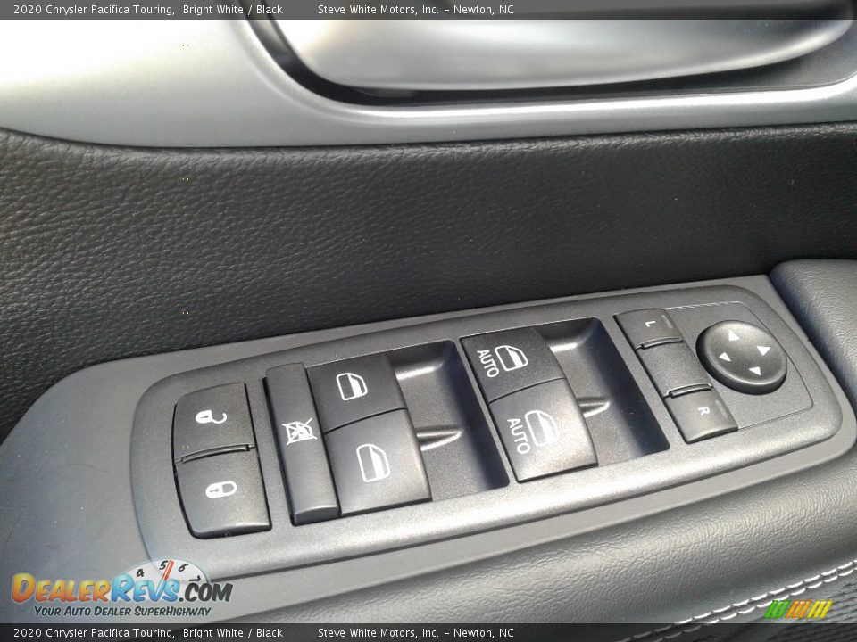 2020 Chrysler Pacifica Touring Bright White / Black Photo #11